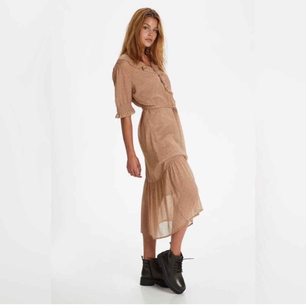 ⭐️5/$30 Saint Tropez Tan Ruffle Dress Medium